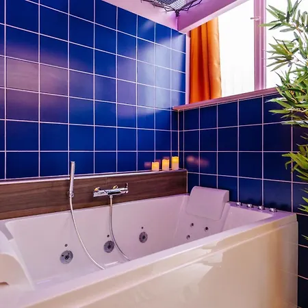 Japan Vibes, Jeux, Balneo, Parking Gratuit A Apartament *